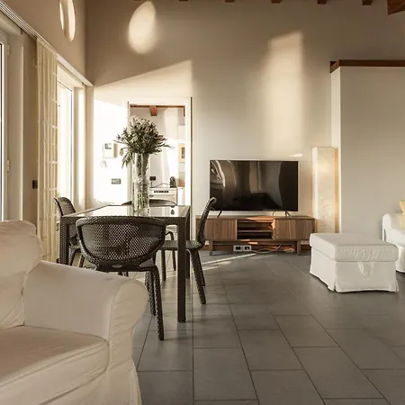 Holiday home Attico Borromea