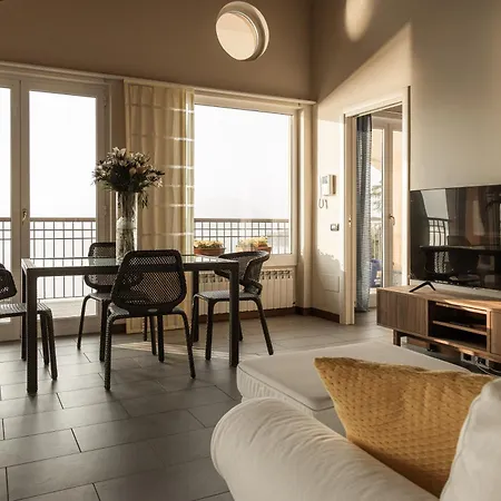 Holiday home Attico Borromea