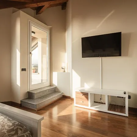 Holiday home Attico Borromea *